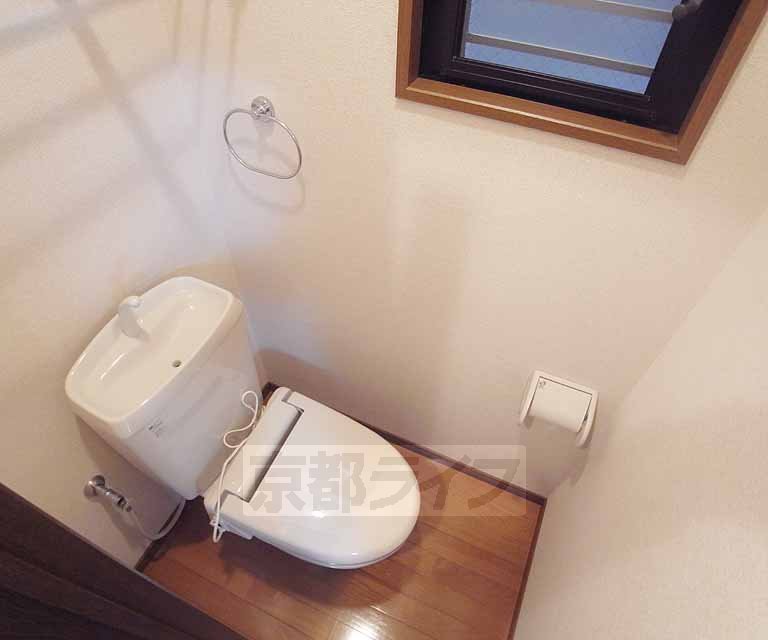 Toilet. 100, Room is the kitchen diversion