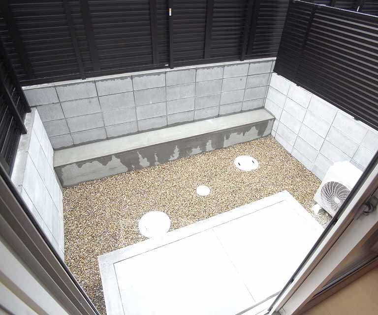 Balcony. Large garden is attractive.