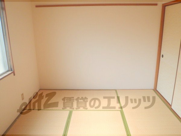 Living and room. Is a Japanese-style room.