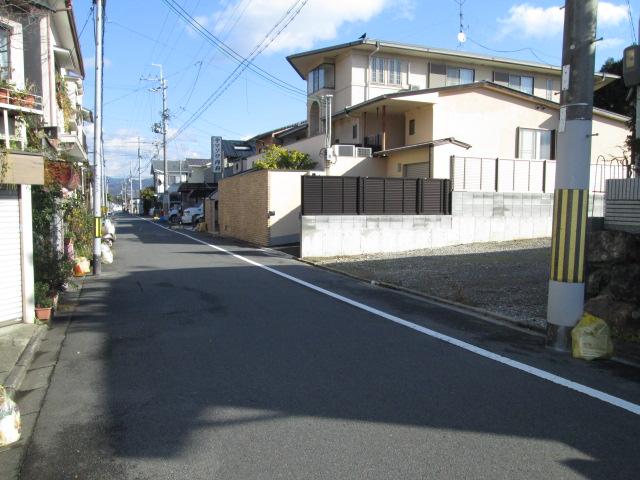 Local photos, including front road. Frontal road The surroundings are streets trimmed compartment! 