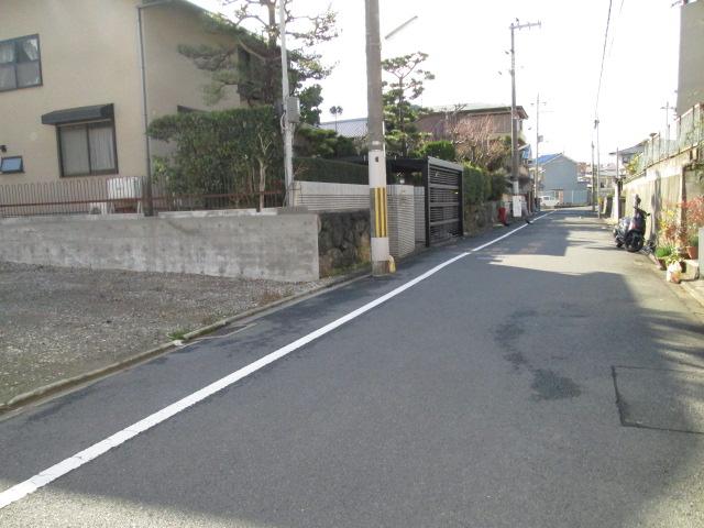 Local photos, including front road. Frontal road