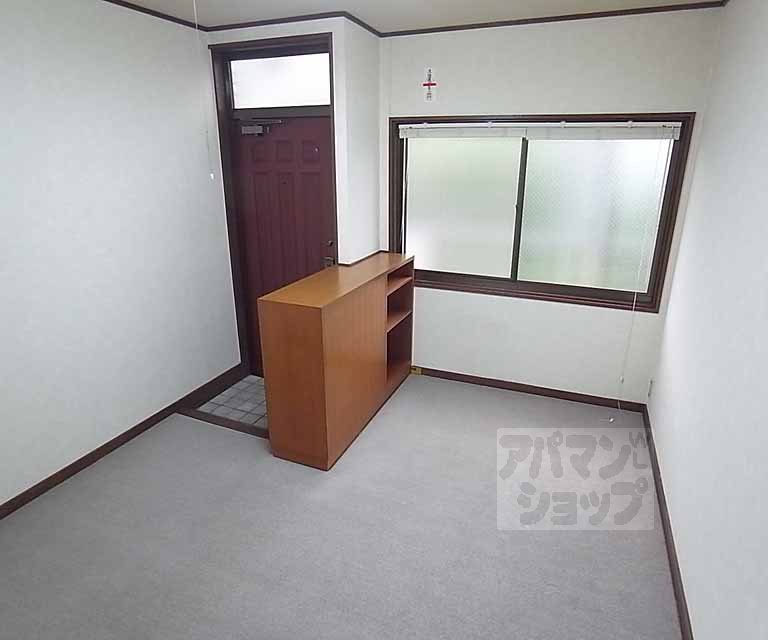 Entrance. But is the entrance, This breadth Available also as the room.