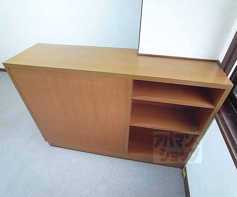 Entrance. With cupboard