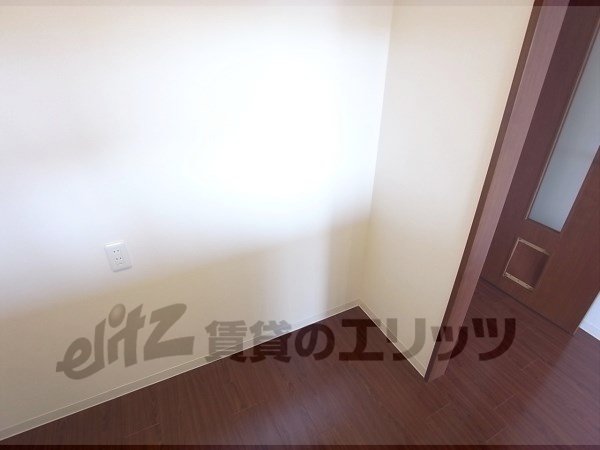 Other room space. Refrigerator yard