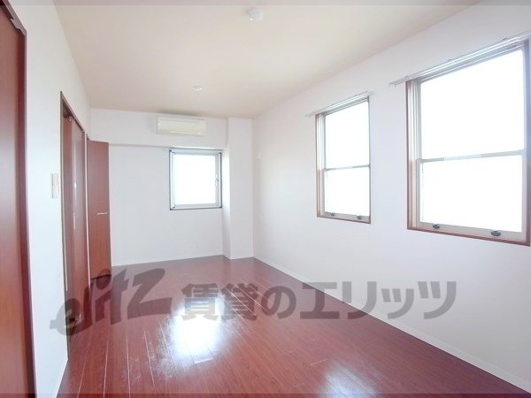 Living and room. 9.8 is the pledge of the room.