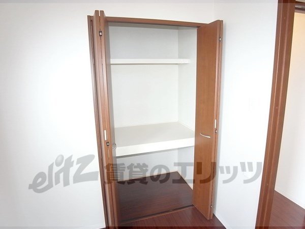 Receipt. There is room in the storage space.