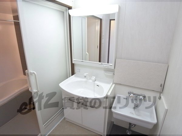 Washroom. Shampoo is with Dresser.