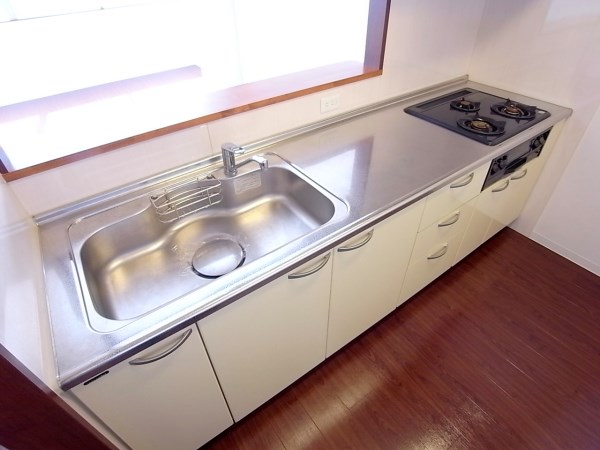 Kitchen. Wide and clean system Kitchen.