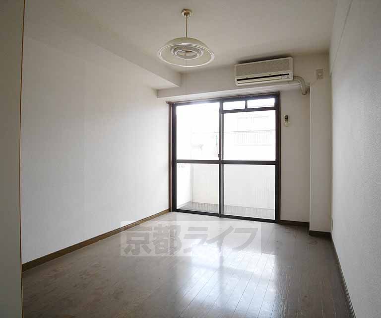 Living and room. 203, Room photo diversion