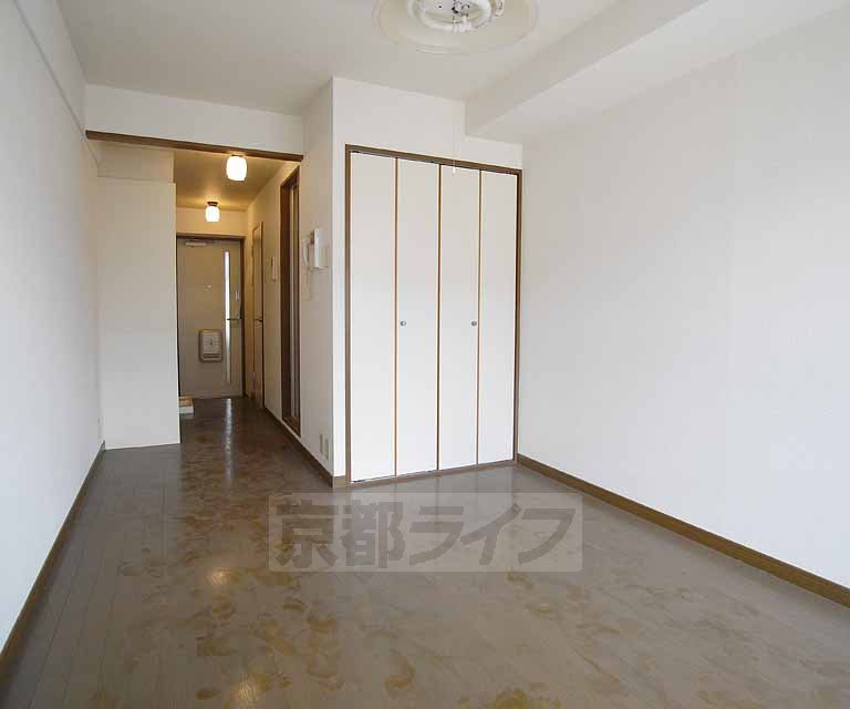 Living and room. 203, Room photo diversion