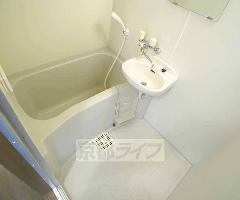 Bath. 203, Room photo diversion