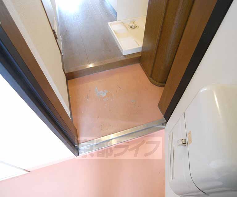 Entrance. 203, Room photo diversion