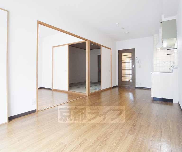 Living and room. 103, Room photo diversion