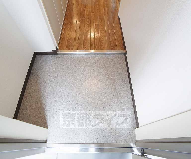 Entrance. 103, Room photo diversion