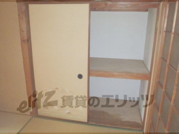 Receipt. Spacious storage.