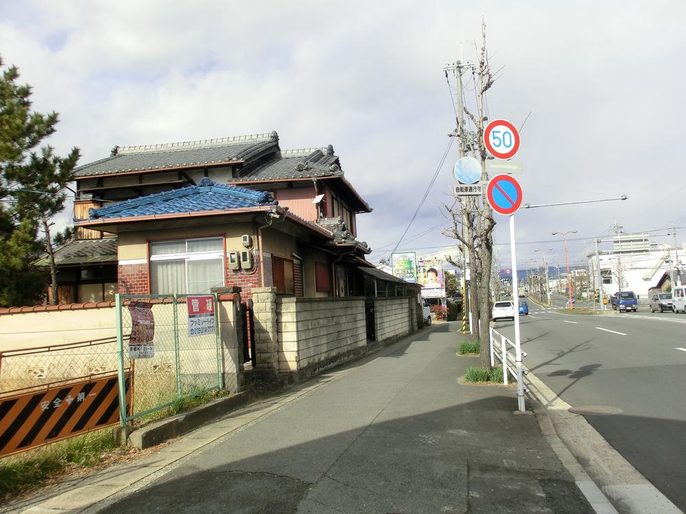 Local photos, including front road. Local (10 May 2013) Shooting