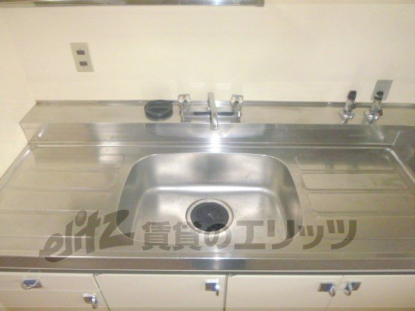 Kitchen. Work space spacious