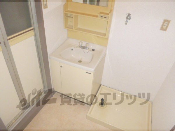 Washroom. Dressing room