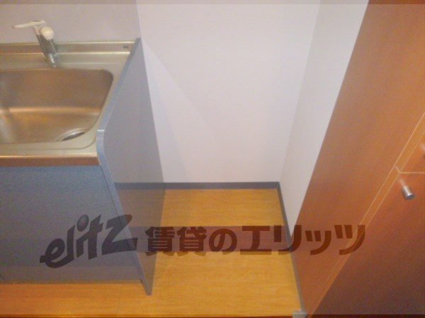 Other room space. Refrigerator yard