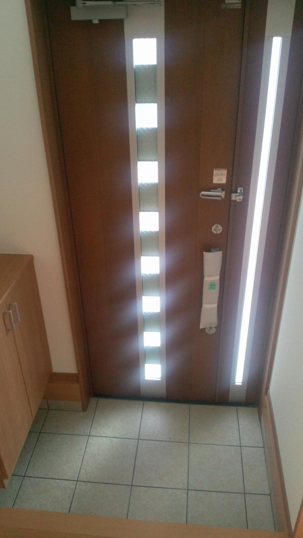 Entrance. Good per sun for the south-facing entrance