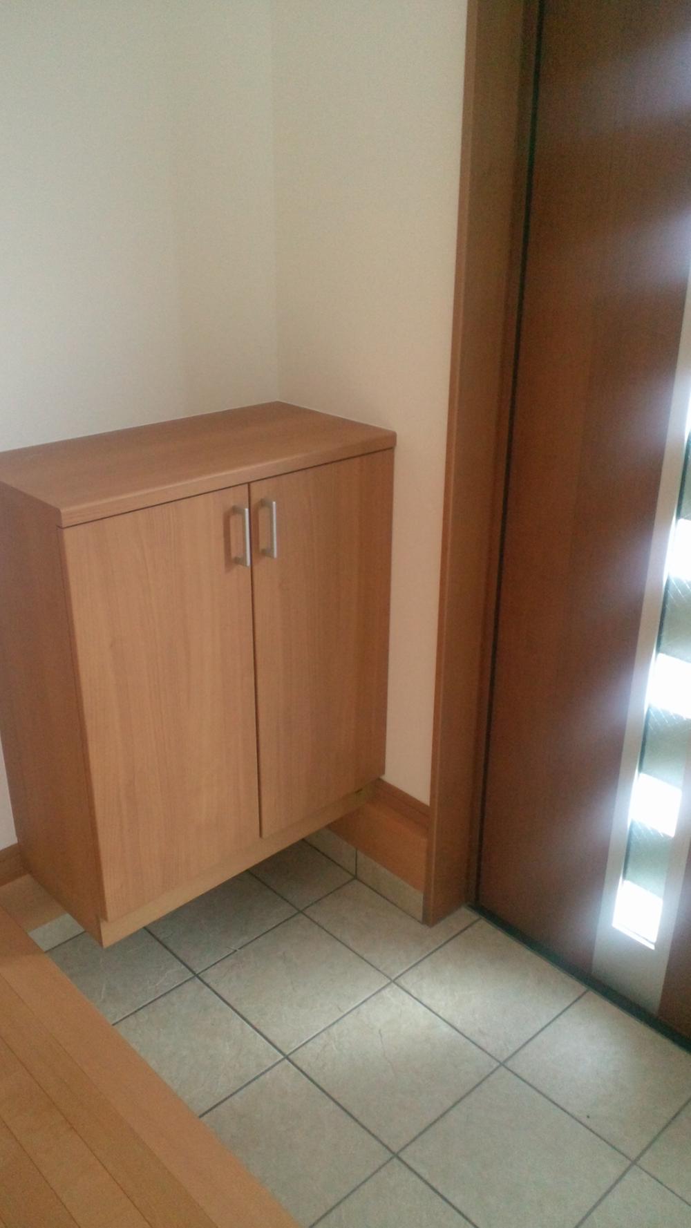 Entrance. Good per sun for the south-facing entrance