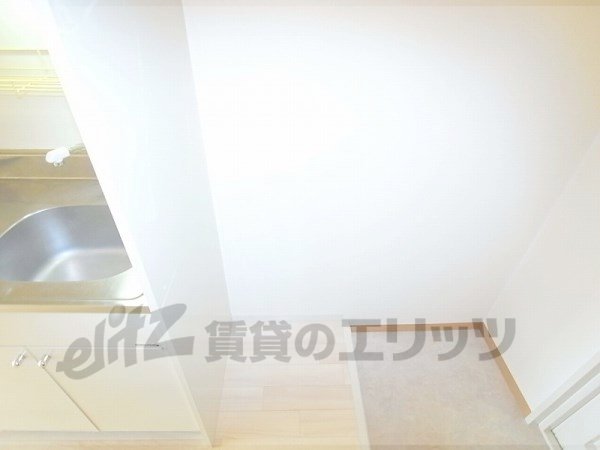 Other room space. Refrigerator yard