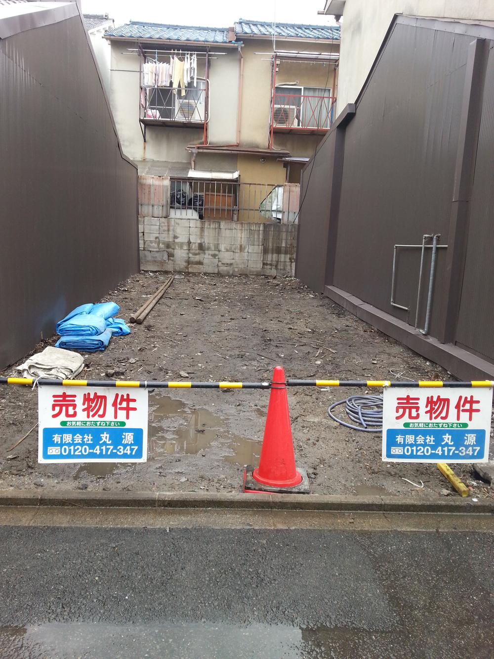 Local photos, including front road. Vacant lot, Immediate construction possible