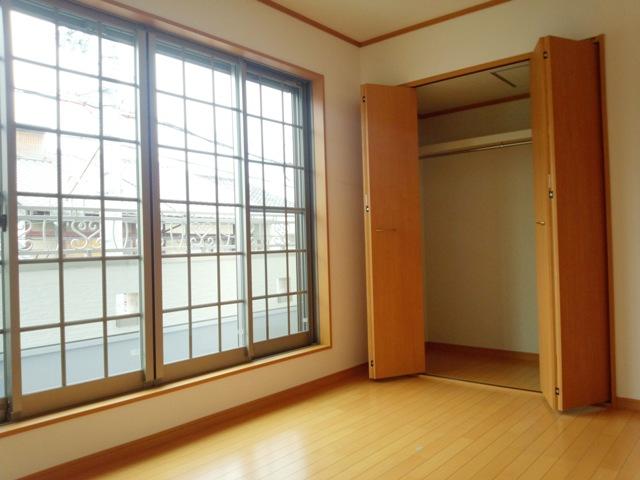 Living. Construction example: the color of the floor color and door customers soon! It should approach to the realization of your favorite atmosphere of the house because there from white to off black!