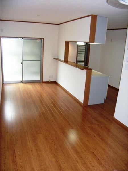 Living. Construction example: face-to-face kitchen type of situation is easy to understand the family LDK