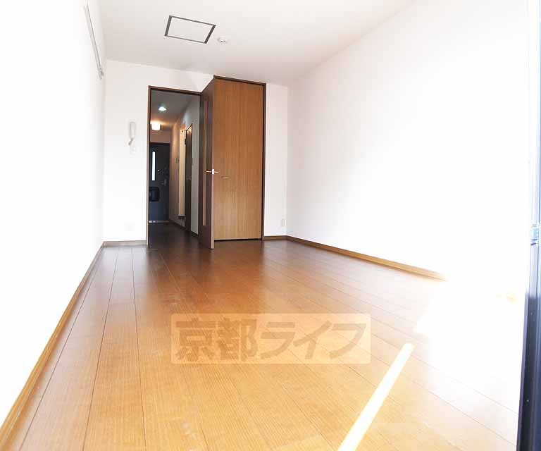 Living and room. 206, Room photo diversion