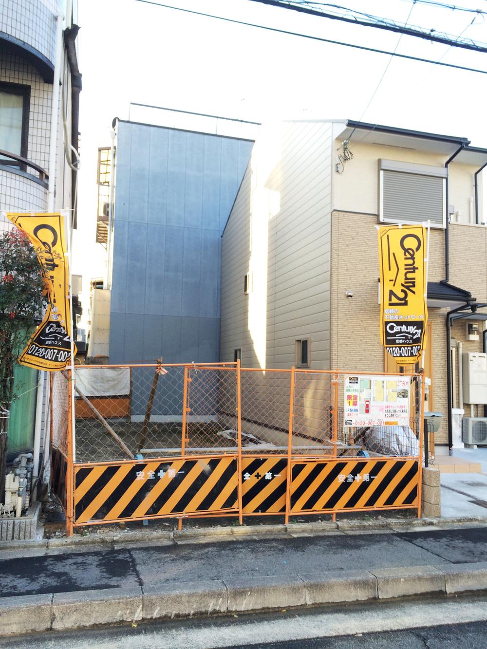 Local appearance photo. Local (12 May 2013) Shooting