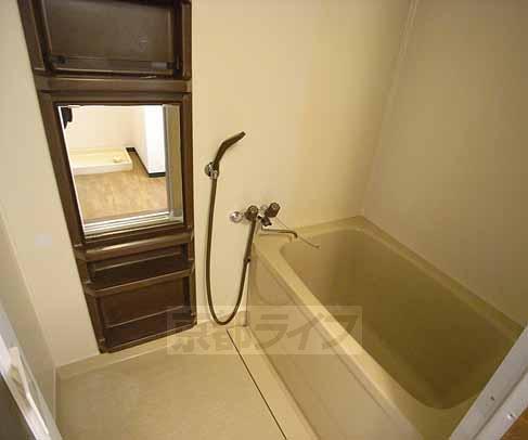 Washroom. Washbasin of spread!