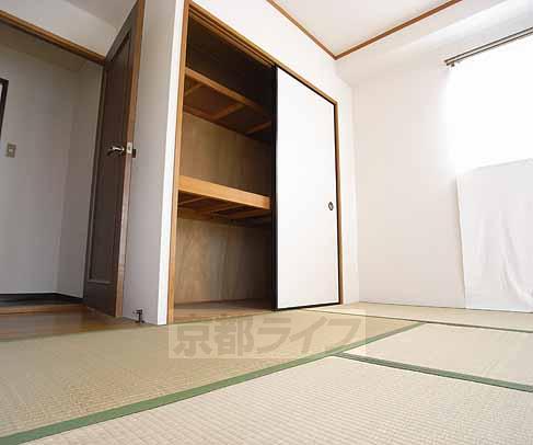 Entrance. Storage space of the shoes are reserved.