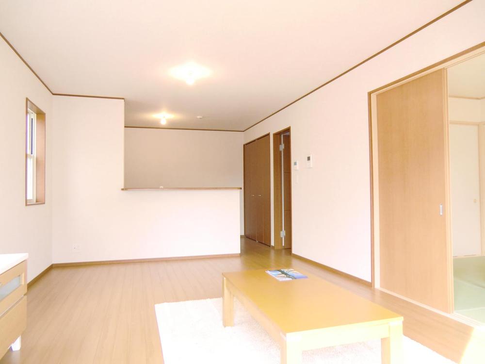 Same specifications photos (living). Same specifications photos (living) Bright living room to ensure a daylight