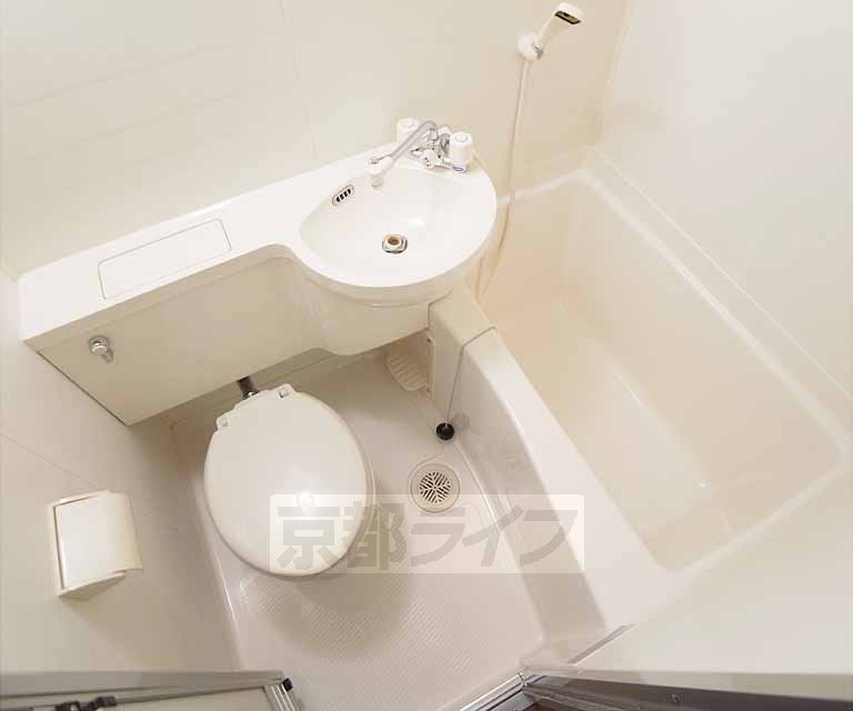 Bath. 402, Room photo diversion