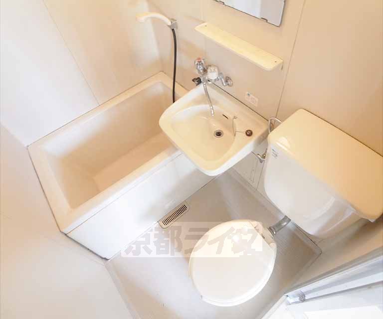 Bath. 302, Room 2D photo diversion