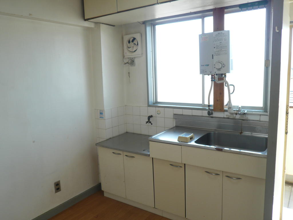 Kitchen. ※ 311, Room is the inverting type