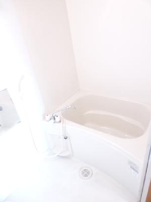 Bath. Bathtub widely settles