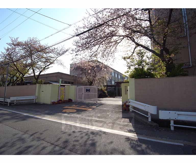 Primary school. Kuze Nishi Elementary School until the (elementary school) 400m