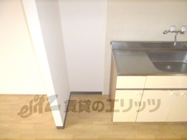 Other room space. Refrigerator yard