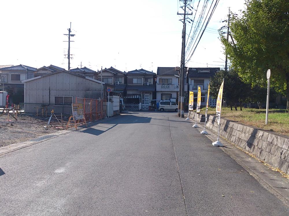 Local photos, including front road. Local (November 21, 2013) Shooting