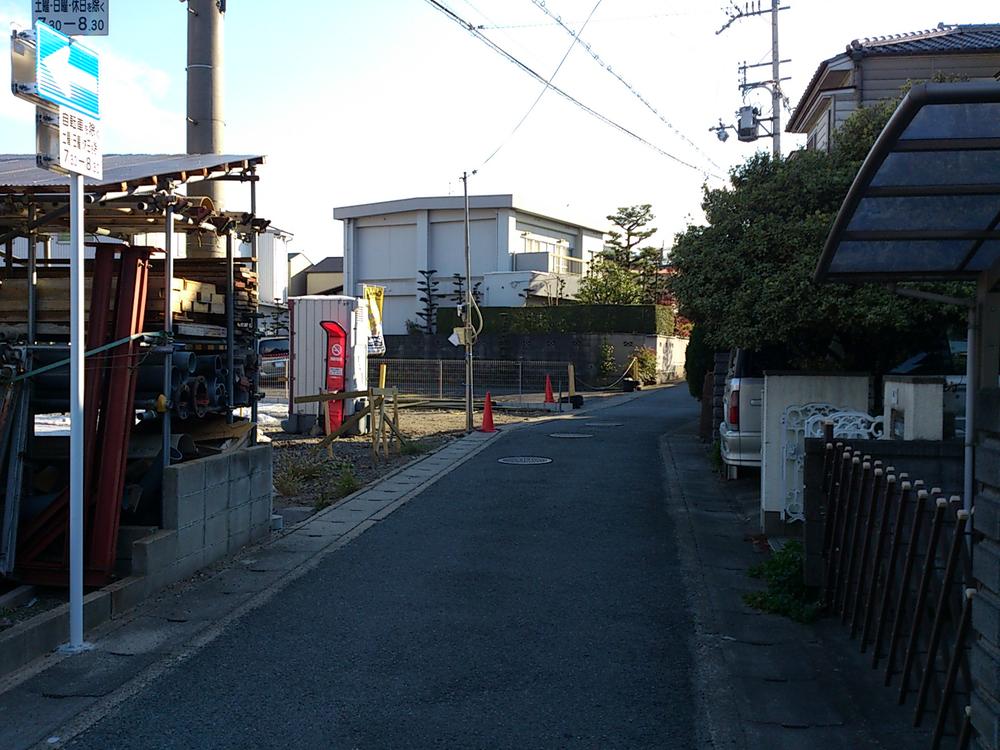 Local photos, including front road. Local (November 21, 2013) Shooting