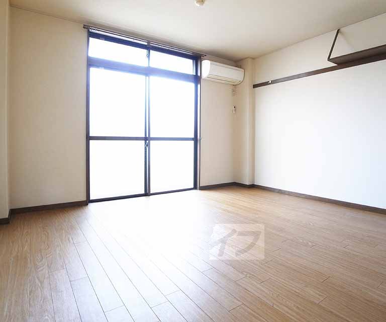 Living and room. 103, Room photo diversion