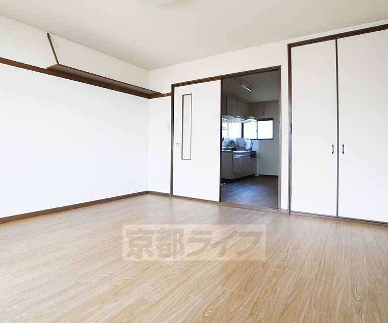 Living and room. 103, Room photo diversion