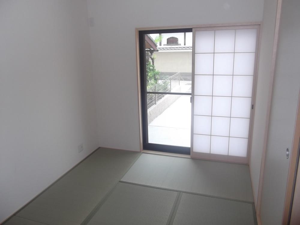 Non-living room. Same specifications