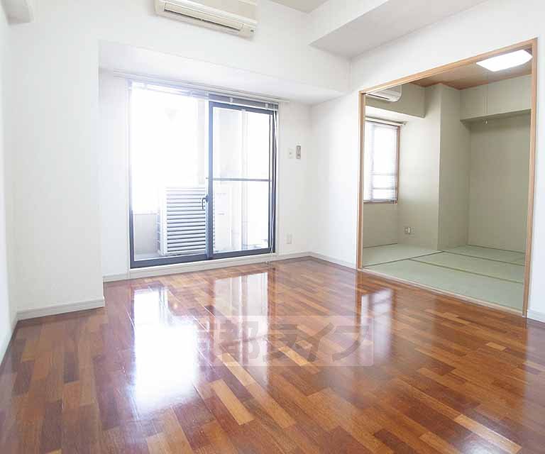 Living and room. 405, Room photo diversion