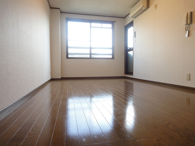 Living and room. 8 is a pledge of the room. It is a photograph of another room.