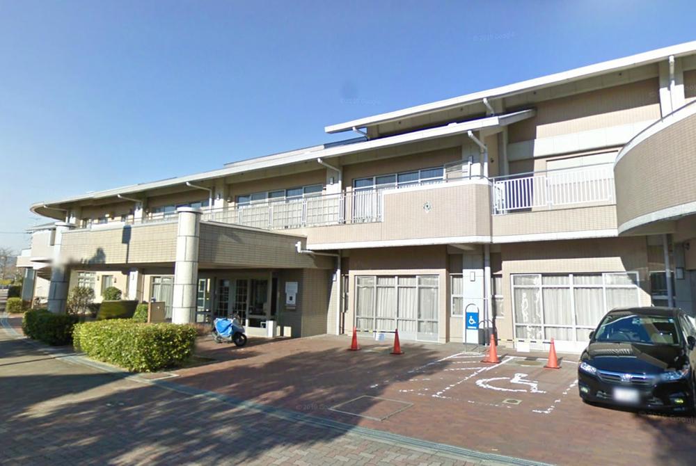 library. 1m to petting Library Center