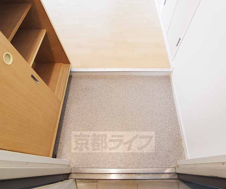 Entrance. 502, Room photo diversion