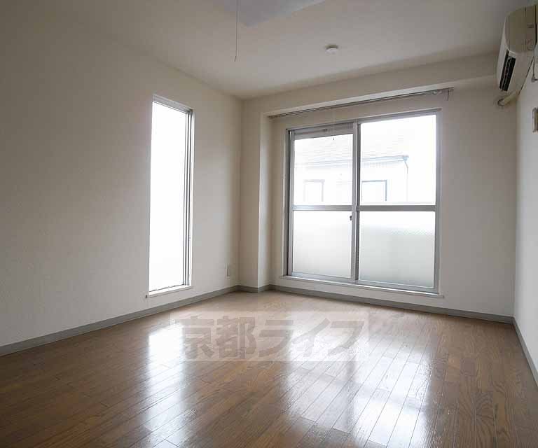 Living and room. 303, Room photo diversion